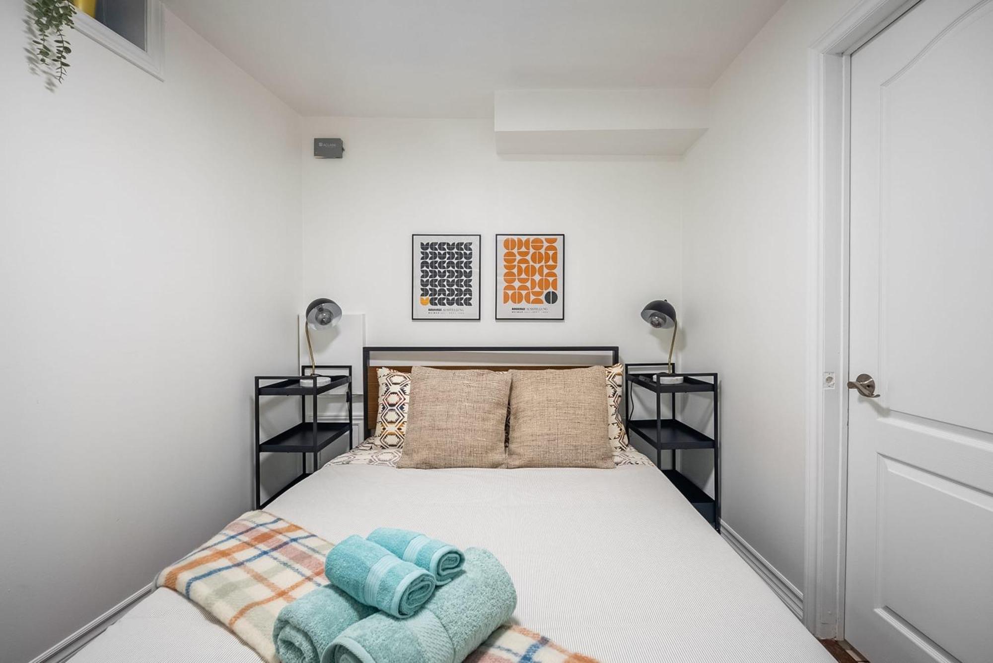 Basement Suite With Private Patio In Davenport Toronto Exterior photo